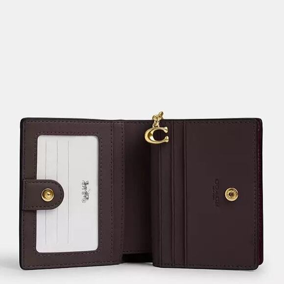 NWT Coach Snap Wallet C2862 Merlot (Burgundy) Pebbled Leather w/C Charm